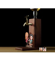 BK Gift Kişiye Özel Sevgililer Karikatürlü Musluklu Ahşap Viski Standı-14, Viski Çeşmesi, Doğum Günü Hediyesi, İçecek Dispenseri