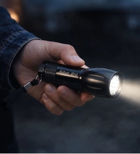 BK Gift Kişiye Özel İsimli 9 LED Siyah El Feneri 1206 – Lazer Baskılı Taşınabilir El Feneri