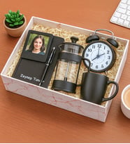 Kişiye Özel Fotoğraflı Çerçeve,Defter,Kalem,French Press,Fincan Ve Masa Saati Hediye Seti (Siyah)
