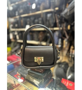 TRG Polo Kadın Soft Deri Mini Gold Kapamalı Çapraz Omuz ve El Çantası (Siyah)