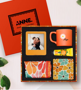 Anneler Gününe Özel Premium Hediye Seti – Fincan, Fular, Krem ve Kişiye Özel Çerçeve