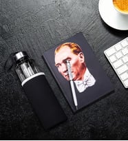 Kişiye Özel Beyaz Touch Pen & Mustafa Kemal Atatürk Resimli Defter & Özel Kılıflı 500Ml Cam Matara Hediye Seti