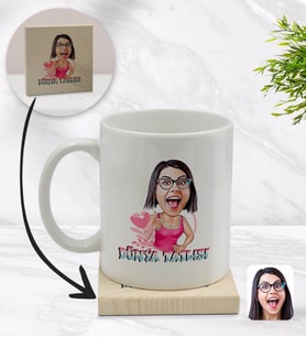 BK Gift Kişiye Özel Dünya Tatlısı Karikatürlü Beyaz Kupa Bardak ve Ahşap Bardak Altlığı Hediye Seti - Model 1