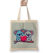 Cute Koala Couple Holding Heart On Tree Bez Çanta Uzun Saplı