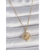 316L Çelik Gold Renk Zincir Zirkon Taşlı Pusula Model Kadın Kolye TJ-BKO10039