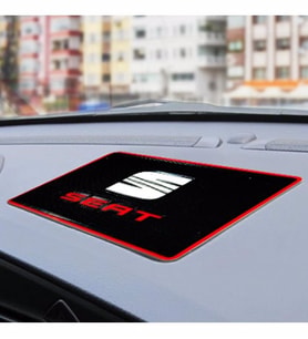 Seat İbiza torpido üstü aksesuar araç markalı logo telefon anahtarlık tutucu