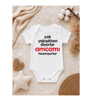 Çok Yakışıklısın Diyorlar Amcamı Tanımıyorlar Baskılı Erkek Bebek Zıbını – Eğlenceli Amca Yeğen Body