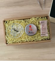 BK Gift Kişiye Özel İsimli Cam Kahve Fincanı & Türk Kahvesi & Gümüş Metal Kutuda Kokulu Mum Hediye Seti-3, Anneye Hediye, Anneler Günü Hediyeleri