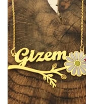 Gizem Yazılı Papatya İsim Kolye 925 Ayar Gümüş  • Sevgiliye • Eşe • Anneye Arkadaşa Kolye (Sarı)