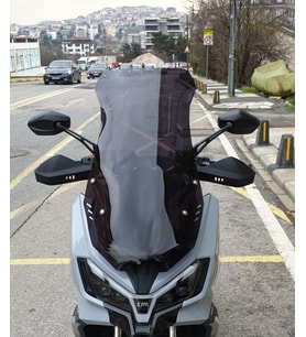 MOTOCAM SYM ADX 250 Ön Cam 2024-2026 Model 65cm Siyah Renkli 4mm ORTA BOYLU