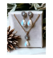 Oval Kristal Taşlı Mayorka İnci Kolye ve Mayorka İnci Küpe Seti