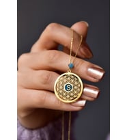 925 Ayar Gümüş Gold Kaplama Gözlü Parlayan Rüya Serisi Harfli Yaşam Çiçeği Kolye