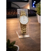 Şeffaf Akrilik Saat Standı – Masaüstü Saatlik, Takı ve Bileklik Sergileme Standı (12 x 7,5 cm)