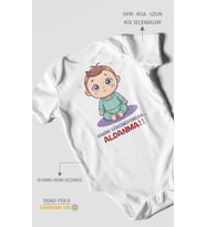 Sakin Görünüyorum Aldanma! Baskılı Bebek Zıbını – Çıtçıtlı Body  %100 Pamuk Kısa Kol (Beyaz)