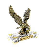 Sizlere Özel İsimli Gold Kartal Heykeli  Mermer Tasarımlı İsimli Kaideli  Premium Hediye (Model 1)
