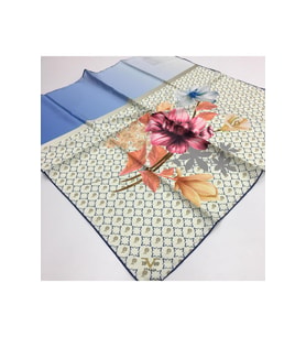 Çiçekli Desen Gold Seri Twill Eşarp Eşarp Askısı ile Birlikte 90x90 cm Mavi Krem