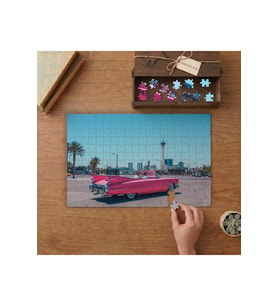 Üstü Açık Pembe Araba - Şehir Manzarası Tasarımı 240 parça Ahşap Puzzle Ahşap Kutuda MP10222