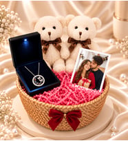 Işıklı Kutuda 925 Ayar Gümüş Renkli Taşlı Yuvarlak Kelebek Yuvası Kolye, 2'li Peluş Ayıcık Anahtarlık ve Polaroid Fotoğraf Hediye
