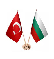 Masa Üstü Bulgaristan Bayrağı Türk Bayrağı İkili Pirinç Direk Masa Bayrak Seti