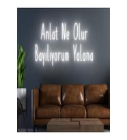 Anlat Ne Olur Bayılıyorum Yalana Yazılı Neon Tabela