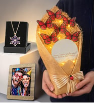Kişiye Özel Fotoğraflı Led Işıklı Aynalı Kelebek Buketi ve Gerçek Ametist Taşlı Lotus Kolye (Kırmızı)