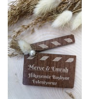Ahşap Klaket Süslü Magnet - Nikah Şekeri - Nişan Şekeri - Söz Şekeri - Düğün Magnet - Nişan Magnet - Söz Magnet - Yenidoğan Magnet - Doğum Magnet - Yaş Magnet 7cm