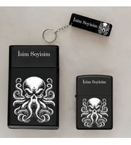 Ahtapot Desenli Kişiye Özel İsimli Çakmak,Metal Tabaka ve Anahtarlık Seti - 3'lü Hediye Set (Siyah)