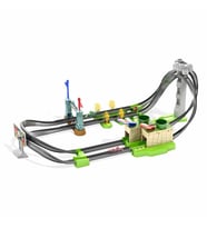 Hot Wheels Mario Kart Çılgın Dönüş Parkuru Yarış Seti ve Metal Araba GHK15
