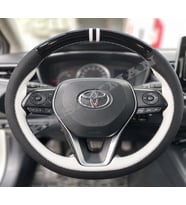 Toyota Yaris XP210 Dikme Direksiyon Kılıfı Parlak Siyah Beyaz Detaylı Beyaz Çift Yüzük ve Dikiş 2020-2026
