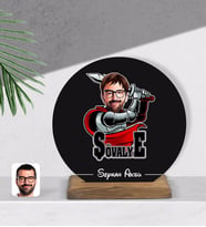 BK Gift Kişiye Özel Şövalye Karikatürlü Yuvarlak Ahşap Biblo-1