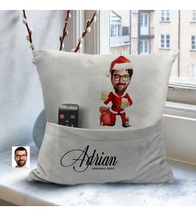 BK Gift Kişiye Özel Erkek Yılbaşı Karikatür Tasarımlı Organizer Kumanda ve Atıştırmalık Cepli Gri Kırlent Yastık-2 Arkadaşa Hediye, Cepli Yastık