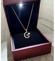 Lüks Tasarım Gold Çelik Ay Üstünde Hayal Kuran Kadın Kolye