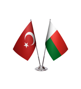 Madagaskar İkili Masa Bayrağı