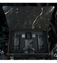 Ahşap Kutulu Bozkurt Figürlü Kişiye Özel Rakı, Çakmak ve Taşlı Viski Kadehi Seti