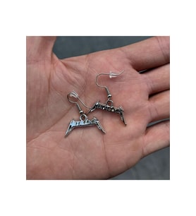 Metallica Küpe