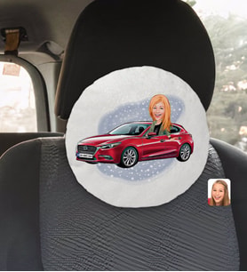 BK Gift Kişiye Özel Plakalı Kadın Mazda 3 Karikatürlü Yuvarlak Araç Koltuk Yastığı-1