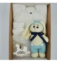 Beyaz Yelek-Patik ve Sevimli Tavşancık Amigurumi Oyuncak Hediye Kutusu
