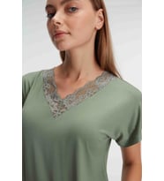 Kadın Kısa Kol V Yaka Viskon Çiçek Desenli Yazlık Örme Dantel Detaylı Pijama Takımı (Renksiz)