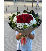41 Kırmızı Gül ve Beyaz Papatyalar