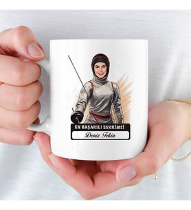Kadın Eskrimciye hediye Karikatürlü ve İsimli Kupa Bardak