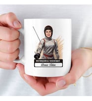 Kadın Eskrimciye hediye Karikatürlü ve İsimli Kupa Bardak