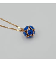 Mavi Çiçek Detaylı Kolye Ucu – Rose Renk Xuping, Mine Kaplama, Yuvarlak Model (2,1 x 1,4 cm)