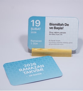 Ahşap Standlı Ramazan Takvimi - Günlük Motto, Hadis ve Teravih Bilgisi