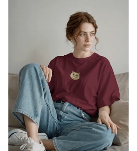 Uzun Tüylü Kedi Baskılı Kadın Oversize Tişört – Minimal Fluffy Cat Tasarım