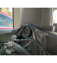 Tesla Model 3 / Y Uyumlu Koltuk Arkası Çanta Askısı ve Telefon Tutucu - MagSafe Destekli Çok Fonksiyonlu Aparat