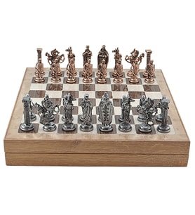 GiftHome Büyük Boy Metal İNGİLİZ Satranç Takımı Antik ve Rustik Desenli Sandıklı MDF Tahtası(36X36X6 cm.)