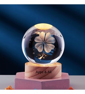 Kişiye Özel Işıklı Ahşap Kaideli Yonca Temalı Cam Küre 8cm*6cm