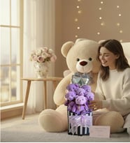 Premium 90 cm Peluş Ayı ve Silindir Kutuda, Kalpli Balonlu 6’lı Mor Ayıcık Buketi (Bej)