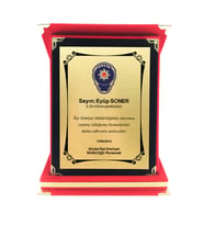 Polis Plaketi Tebrik,Polisler Günü,Tebrik,Teşekkür,Kutlama,Özel Gün Plaketi,Standart,Orta Boy,Kırmızı,Kadife Plaket