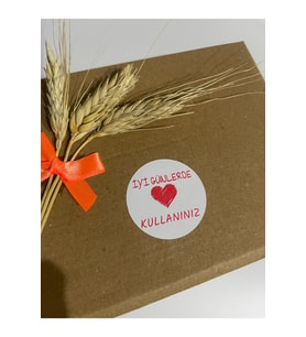 İyi Günlerde Kullanınız Kırmızı Yazılı Kalpli Yuvarlak Etiket 5x5 cm 100 adet
